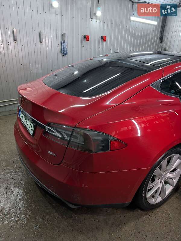 Ліфтбек Tesla Model S 2015 в Києві