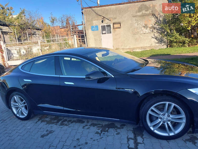 Лифтбек Tesla Model S 2014 в Львове фото Лифтбек Tesla Model S 2014 в Львове