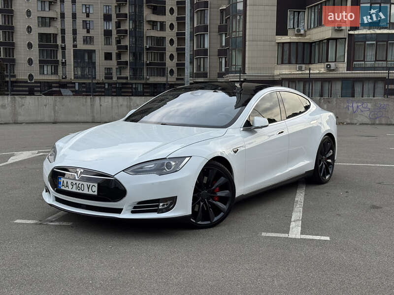 Лифтбек Tesla Model S 2015 в Киеве фото 2 Лифтбек Tesla Model S 2015 в Киеве