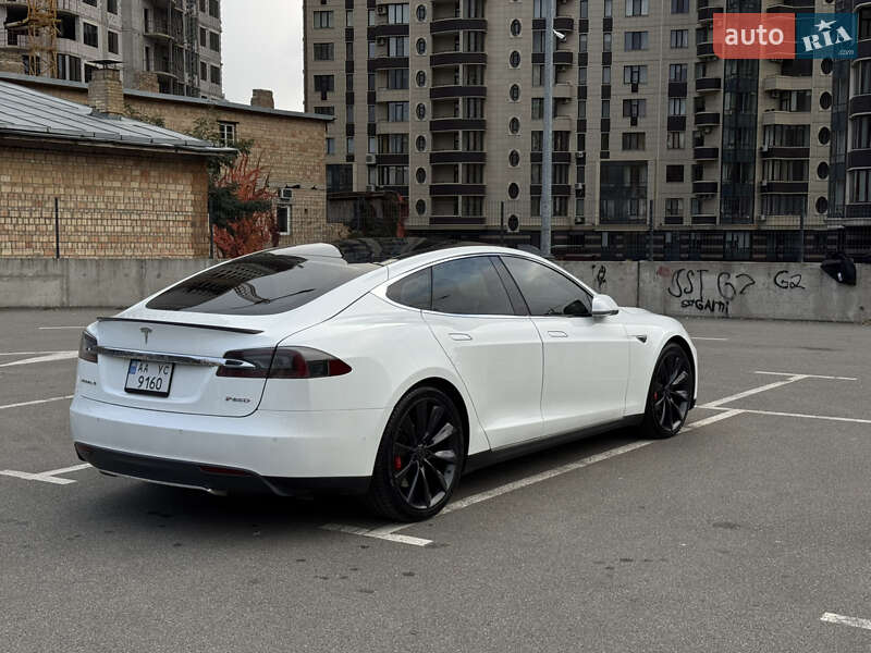 Лифтбек Tesla Model S 2015 в Киеве фото 4 Лифтбек Tesla Model S 2015 в Киеве