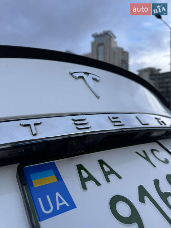 Лифтбек Tesla Model S 2015 в Киеве фото 10 Лифтбек Tesla Model S 2015 в Киеве