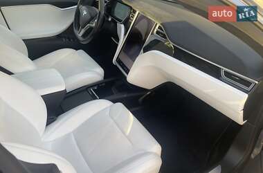 Ліфтбек Tesla Model S 2017 в  фото 8 Ліфтбек Tesla Model S 2017 в