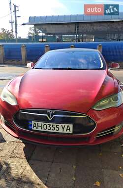 Ліфтбек Tesla Model S 2015 в Миргороді
