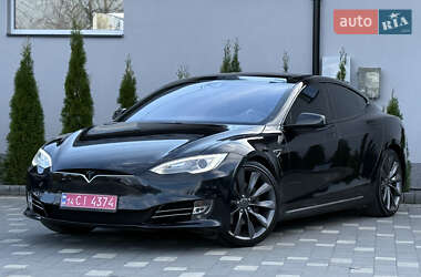 Ліфтбек Tesla Model S 2015 в  фото 12 Ліфтбек Tesla Model S 2015 в