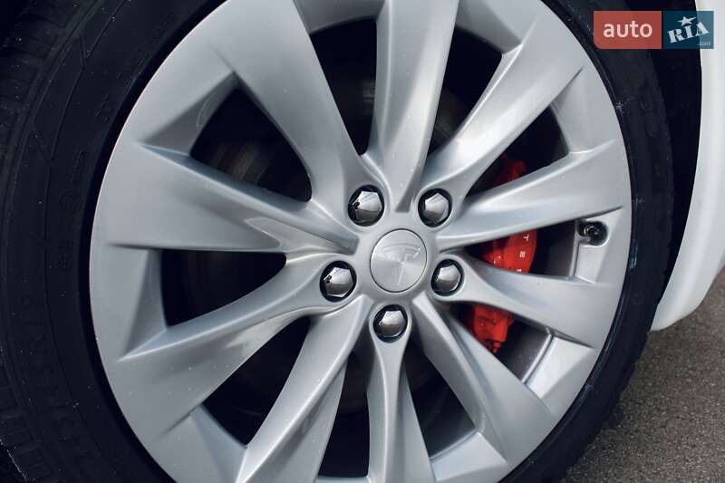 Лифтбек Tesla Model S 2019 в Киеве фото 18 Лифтбек Tesla Model S 2019 в Киеве