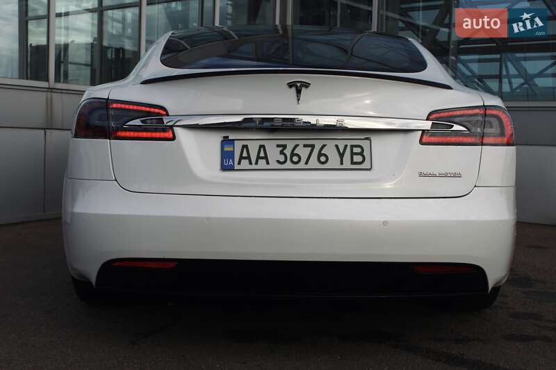 Лифтбек Tesla Model S 2019 в Киеве фото 10 Лифтбек Tesla Model S 2019 в Киеве