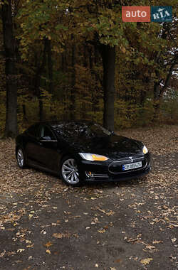 Ліфтбек Tesla Model S 2013 в Косові