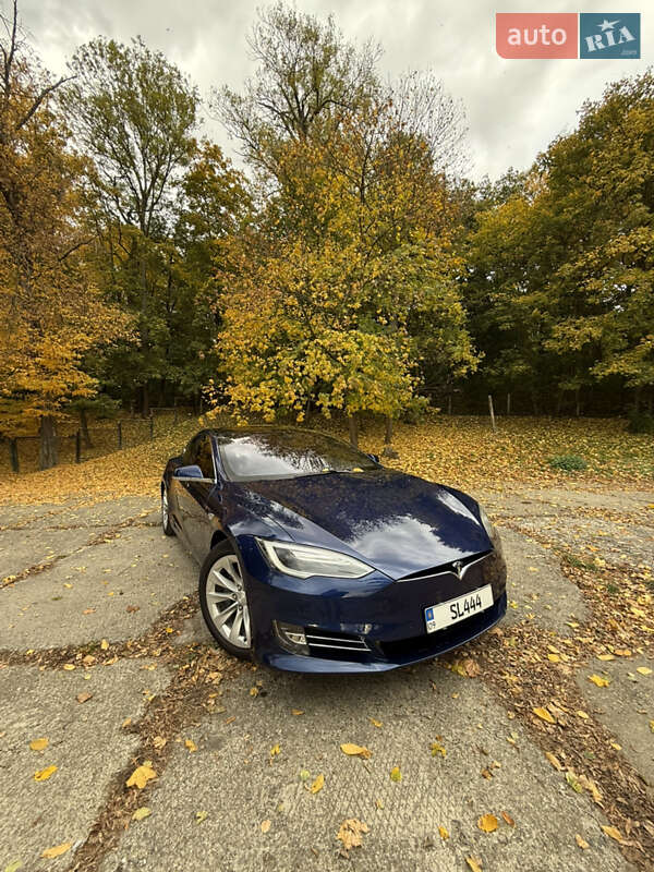 Лифтбек Tesla Model S 2017 в Снятине