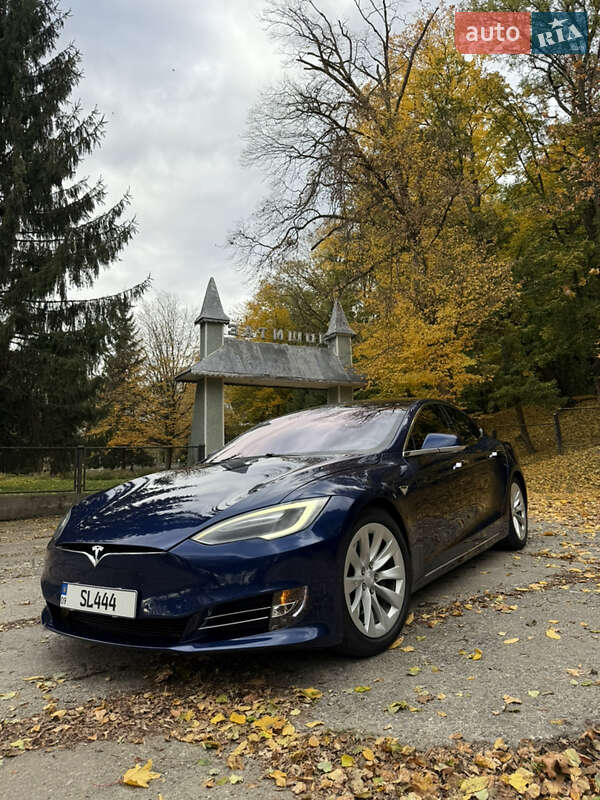 Лифтбек Tesla Model S 2017 в Снятине