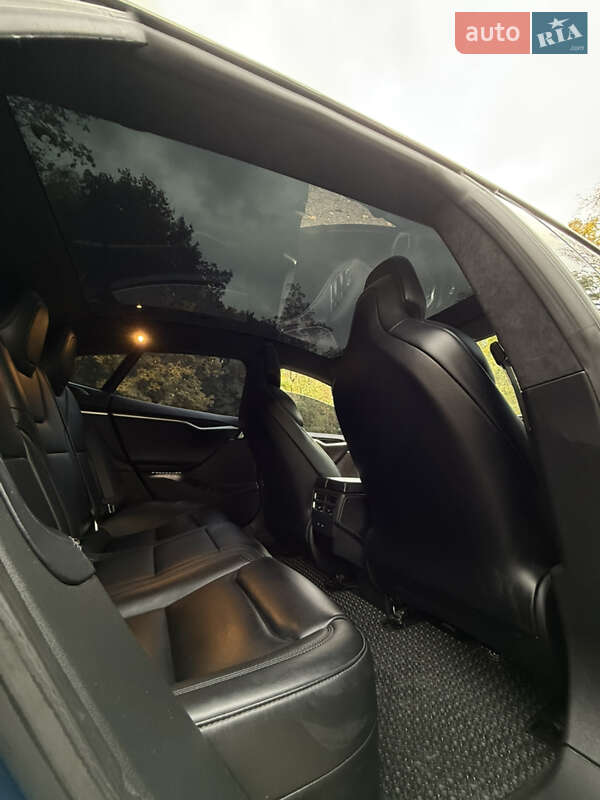 Лифтбек Tesla Model S 2017 в Снятине