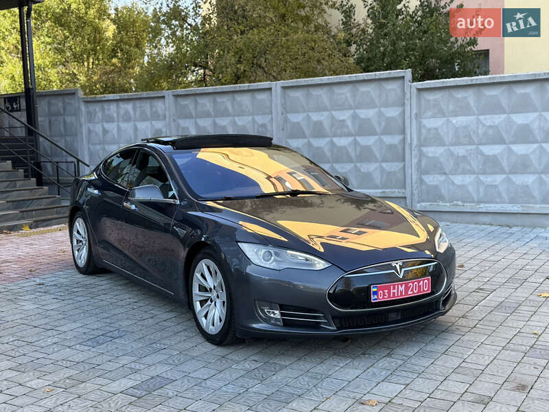 Ліфтбек Tesla Model S 2015 в Рівному фото 2 Ліфтбек Tesla Model S 2015 в Рівному