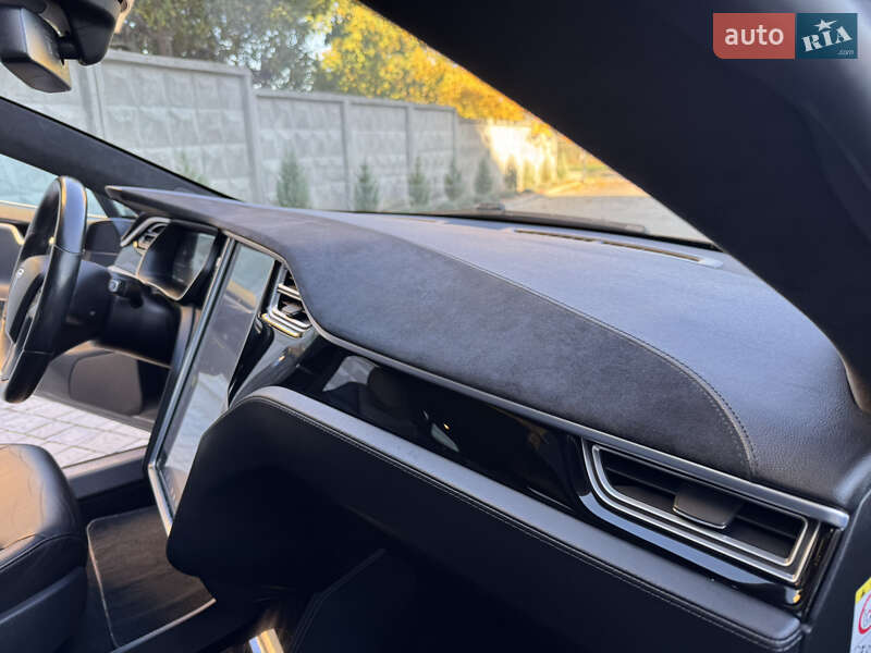 Ліфтбек Tesla Model S 2015 в Рівному фото 24 Ліфтбек Tesla Model S 2015 в Рівному