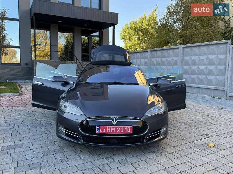 Ліфтбек Tesla Model S 2015 в Рівному фото 28 Ліфтбек Tesla Model S 2015 в Рівному