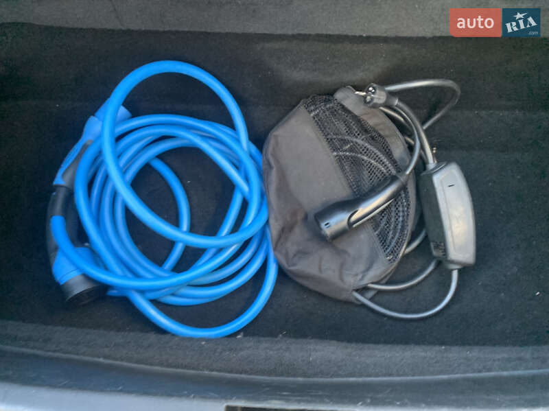 Ліфтбек Tesla Model S 2015 в Шептицькому фото 24 Ліфтбек Tesla Model S 2015 в Шептицькому