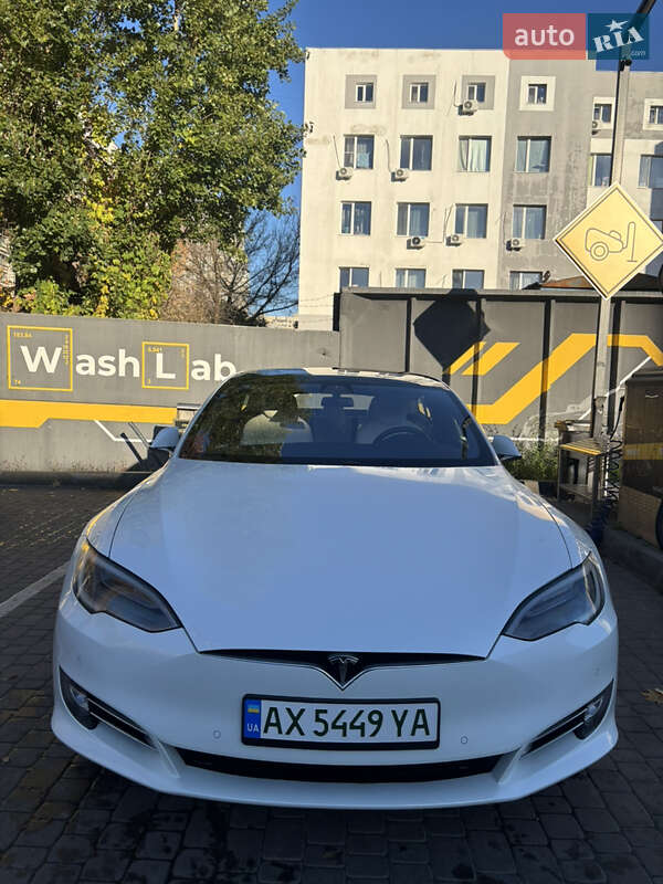 Ліфтбек Tesla Model S 2019 в Харкові
