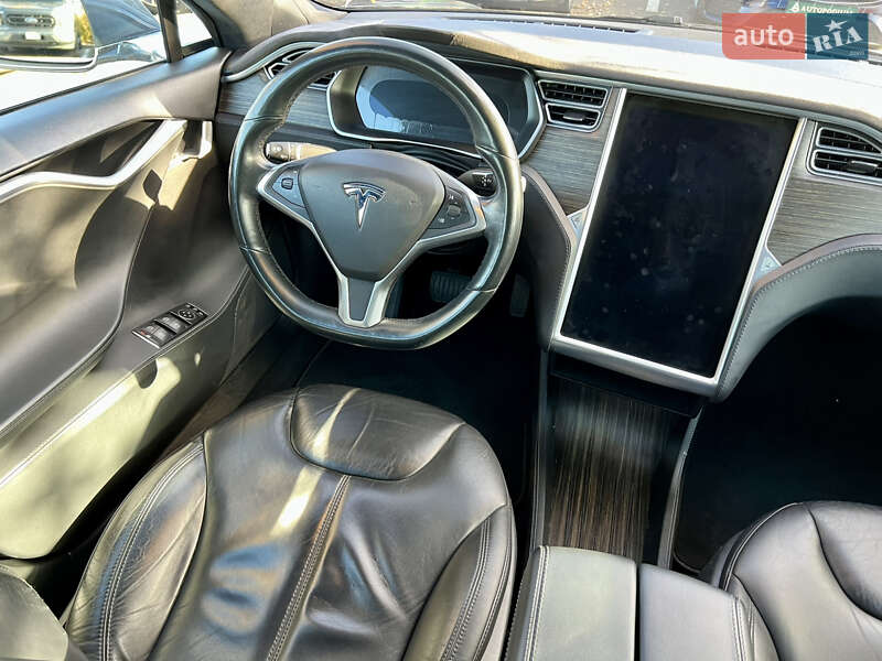 Ліфтбек Tesla Model S 2015 в Києві фото 30 Ліфтбек Tesla Model S 2015 в Києві
