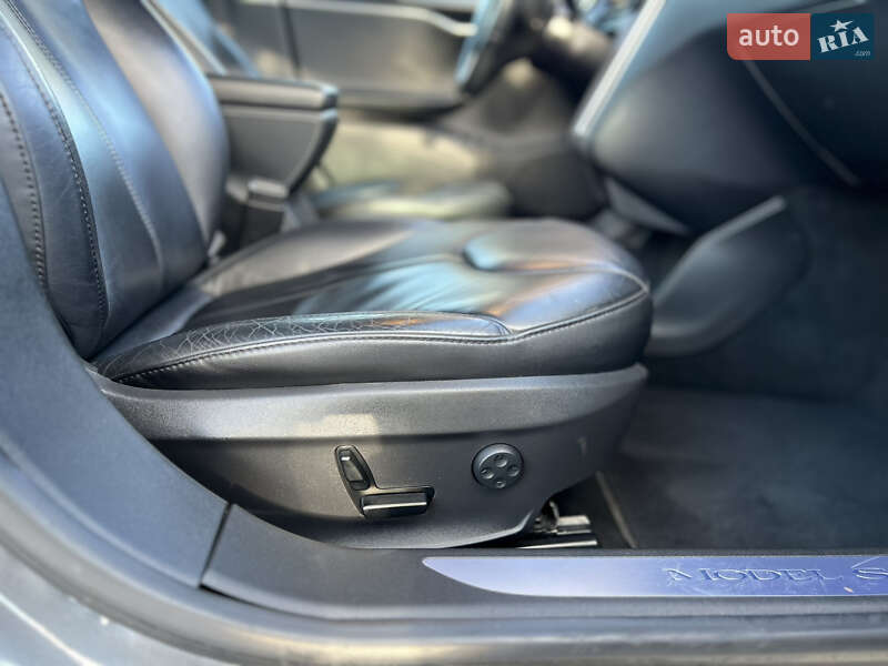 Ліфтбек Tesla Model S 2015 в Києві фото 37 Ліфтбек Tesla Model S 2015 в Києві