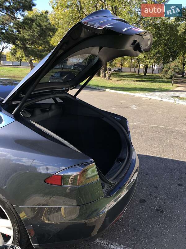 Лифтбек Tesla Model S 2014 в Николаеве