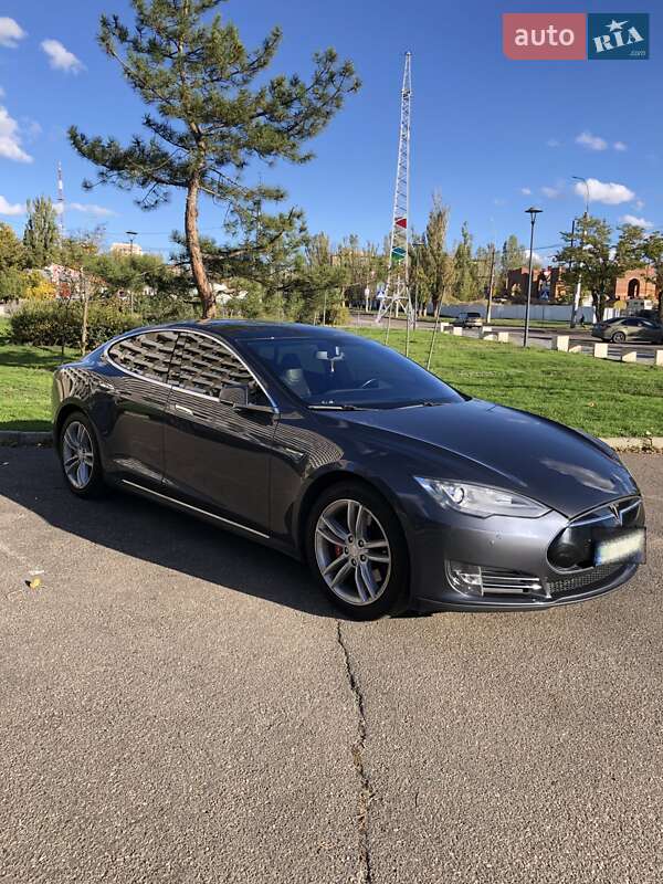 Tesla Model S 2014