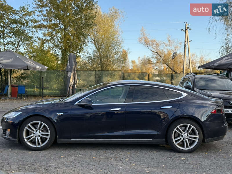 Лифтбек Tesla Model S 2014 в Киеве