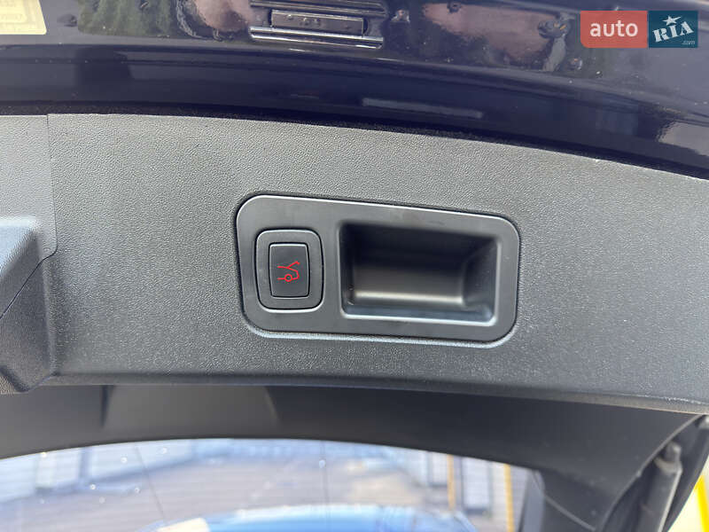 Ліфтбек Tesla Model S 2016 в Києві фото 17 Ліфтбек Tesla Model S 2016 в Києві