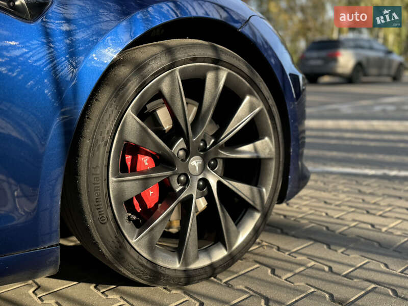 Лифтбек Tesla Model S 2019 в Киеве