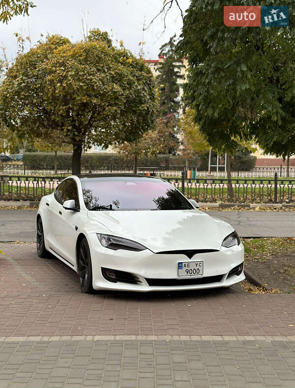 Лифтбек Tesla Model S 2018 в Никополе