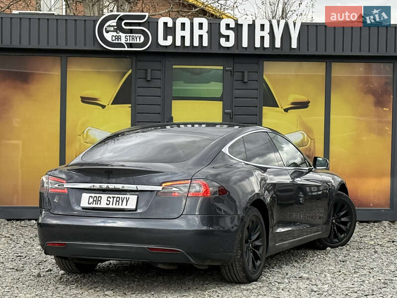 Ліфтбек Tesla Model S 2015 в Стрию