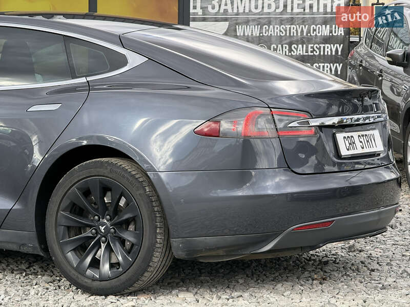 Ліфтбек Tesla Model S 2015 в Стрию