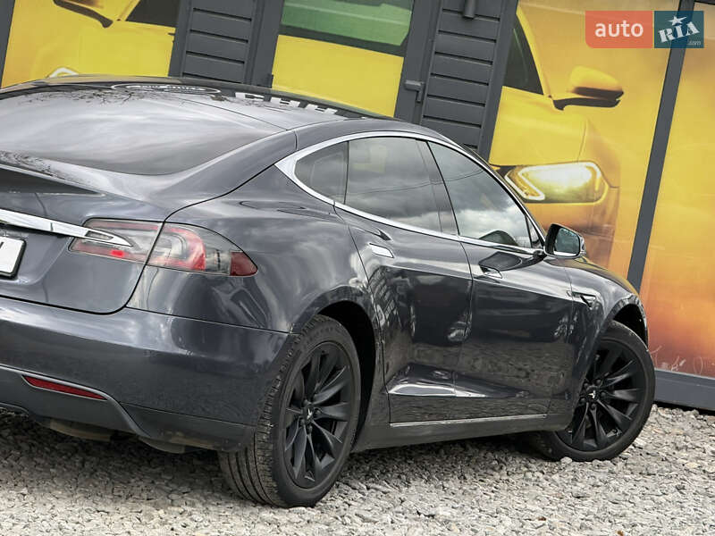 Ліфтбек Tesla Model S 2015 в Стрию