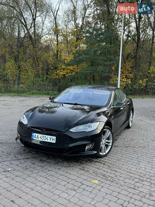 Tesla Model S 2014