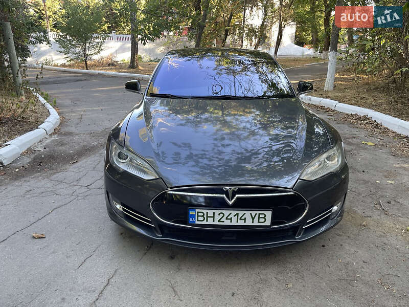 Ліфтбек Tesla Model S 2015 в Одесі