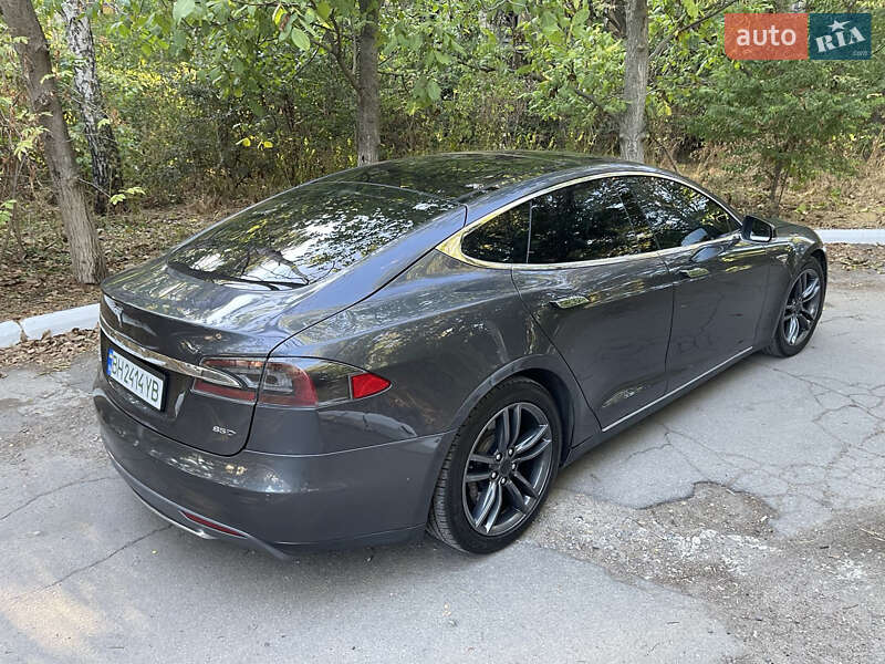 Ліфтбек Tesla Model S 2015 в Одесі