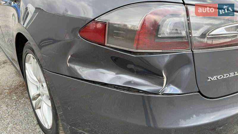 Лифтбек Tesla Model S 2015 в Львове фото 11 Лифтбек Tesla Model S 2015 в Львове