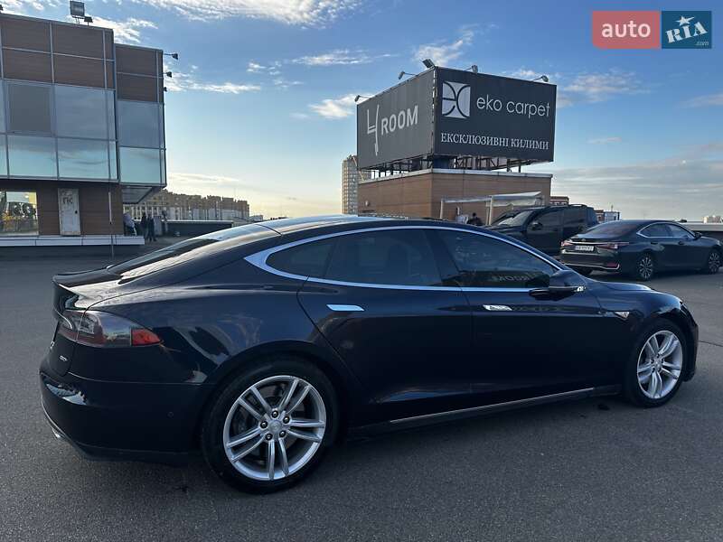 Ліфтбек Tesla Model S 2015 в Києві фото Ліфтбек Tesla Model S 2015 в Києві