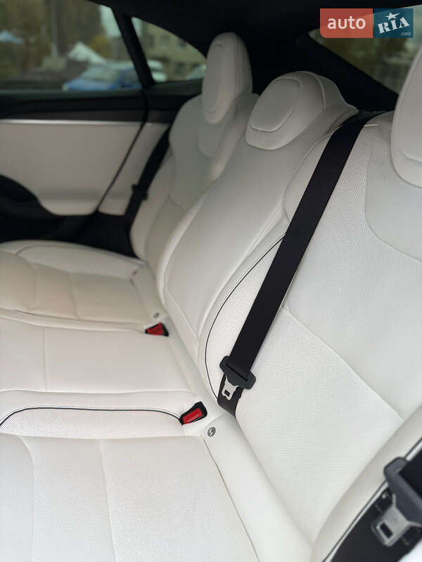 Лифтбек Tesla Model S 2022 в Киеве