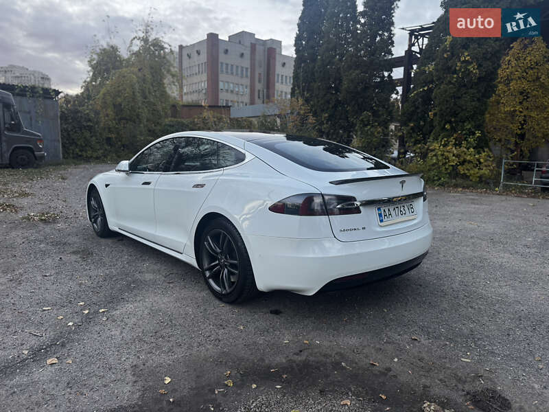 Лифтбек Tesla Model S 2017 в Киеве