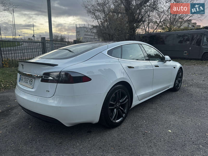 Лифтбек Tesla Model S 2017 в Киеве