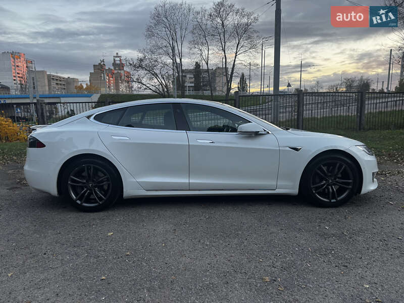 Лифтбек Tesla Model S 2017 в Киеве
