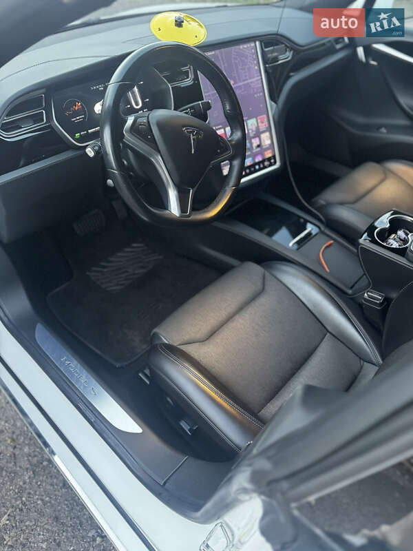 Лифтбек Tesla Model S 2017 в Киеве