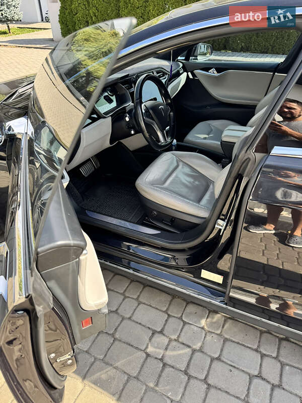 Ліфтбек Tesla Model S 2015 в Києві фото 9 Ліфтбек Tesla Model S 2015 в Києві