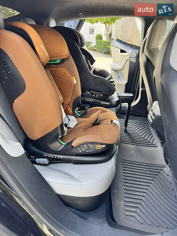 Ліфтбек Tesla Model S 2015 в Києві фото 21 Ліфтбек Tesla Model S 2015 в Києві