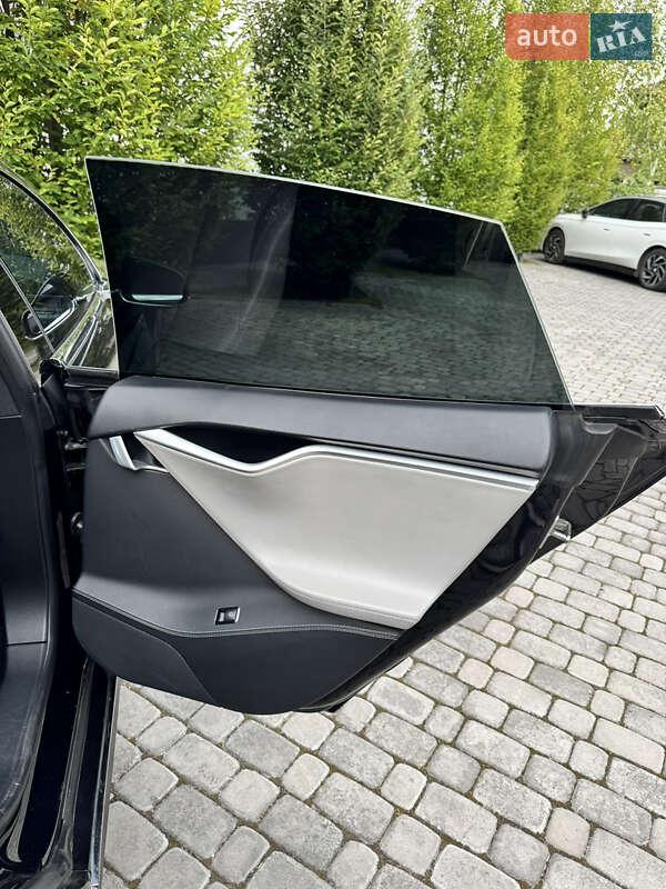 Ліфтбек Tesla Model S 2015 в Києві фото 25 Ліфтбек Tesla Model S 2015 в Києві
