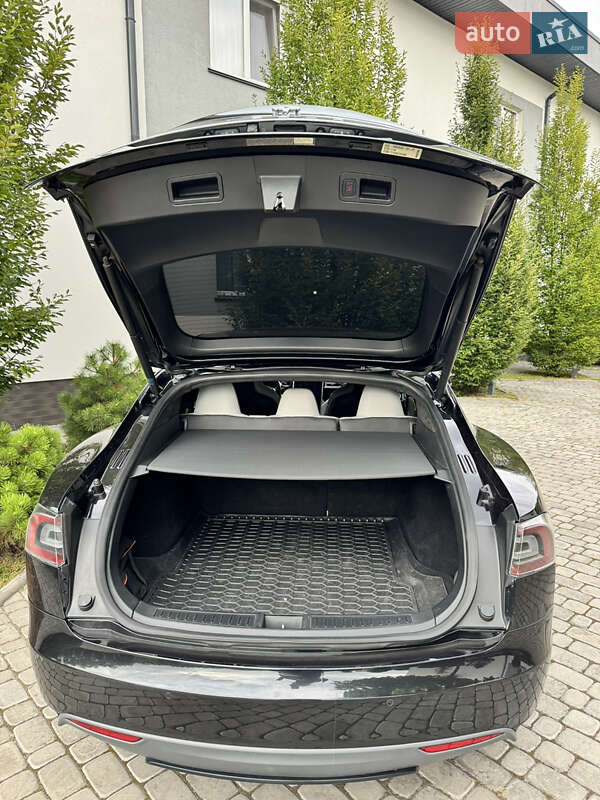 Ліфтбек Tesla Model S 2015 в Києві фото 31 Ліфтбек Tesla Model S 2015 в Києві