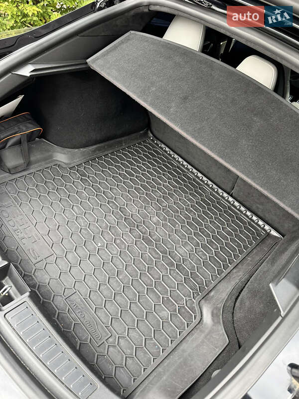 Ліфтбек Tesla Model S 2015 в Києві фото 36 Ліфтбек Tesla Model S 2015 в Києві