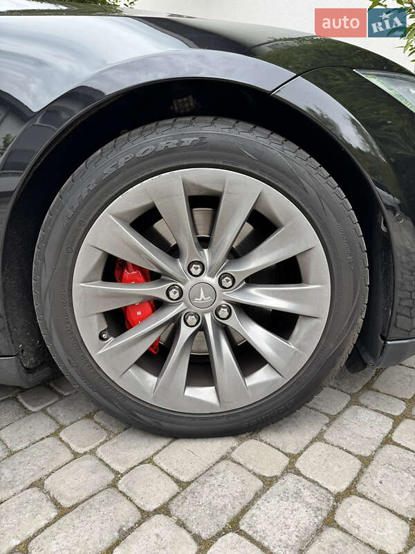 Ліфтбек Tesla Model S 2015 в Києві фото 42 Ліфтбек Tesla Model S 2015 в Києві