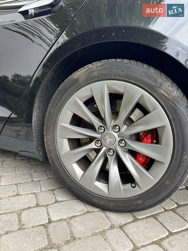 Ліфтбек Tesla Model S 2015 в Києві фото 44 Ліфтбек Tesla Model S 2015 в Києві