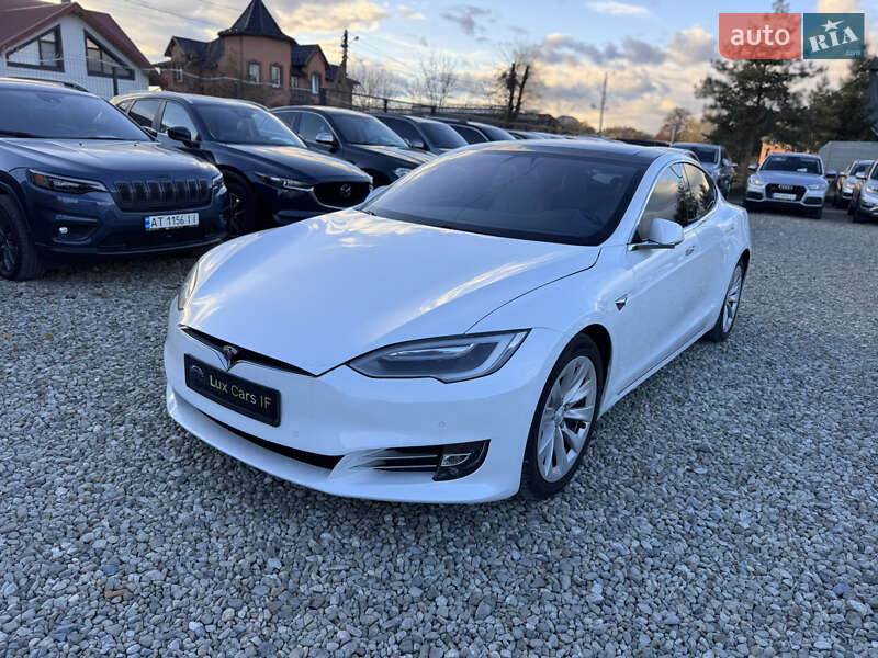 Ліфтбек Tesla Model S 2016 в Івано-Франківську