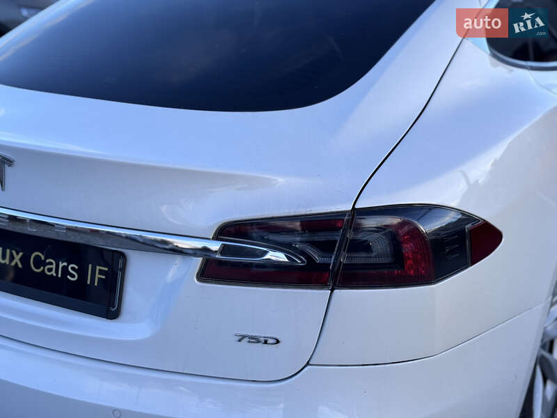 Ліфтбек Tesla Model S 2016 в Івано-Франківську