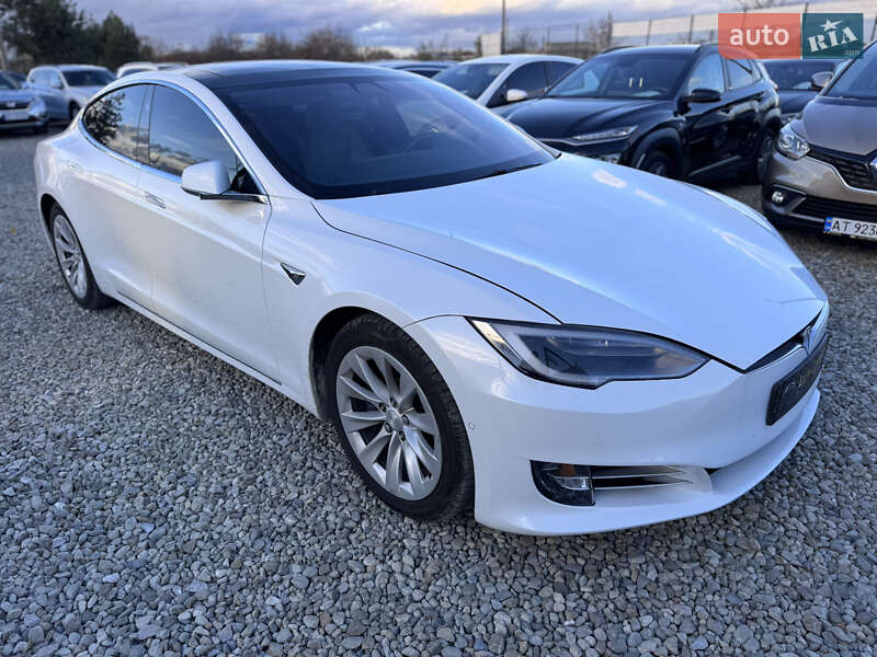 Ліфтбек Tesla Model S 2016 в Івано-Франківську